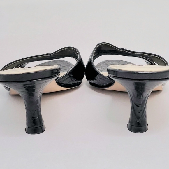 Daisy Fuentes Black Sandals with Peep-Toe Design and Crisscross Straps Used - Picture 3 of 9